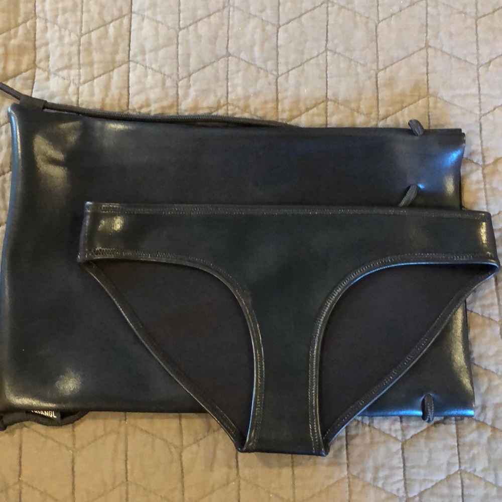 Triangle black neoprene bottoms with bag